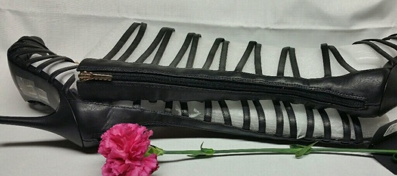 Women's Express Gladiators Black Sandals Size 8 - Picture 3 of 3